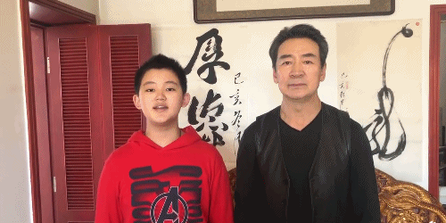 爸爸是陆振华11岁被关晓彤签下这小孩来头是有多大