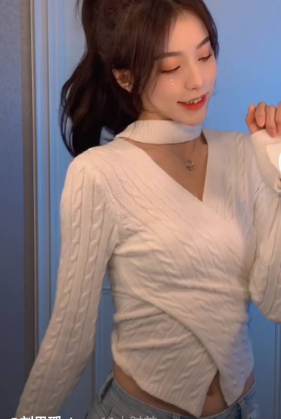 刘思瑶身材翻车了,小肚子隆起明显,真要变成"刘坦克"?