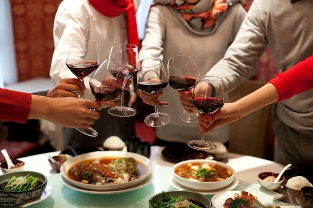 饭局上别人给你发烟不想抽别说我不抽懂这3点不伤感情还有面