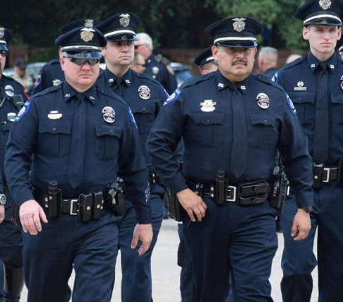 各国警服千差万别:美国和韩国各有特色,看到迪拜的不得不服