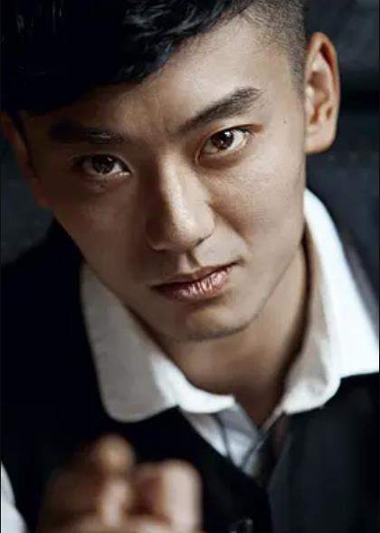 陈宝国儿子陈月末改名为了能火最有戏的星二代也绷不住了