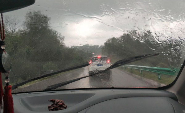 暴雨天不敢開車?不要慌,記住這些就沒問題!