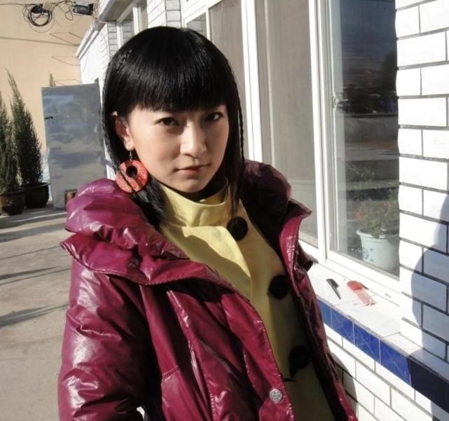 34岁"李秋歌"近照太瘦,目测仅80斤,曾被赵本山称