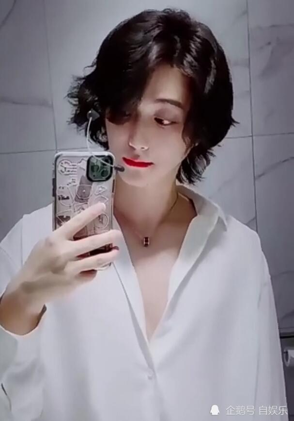 都夸刘宇神仙颜值,那是没看到他的经纪人表哥,创5没你不看!_腾讯新闻