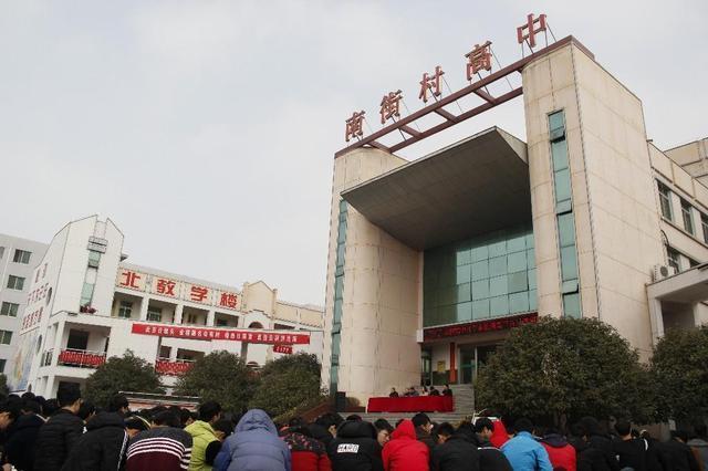 临颍:高中学生抗议学校提前开学,在网上引起剧烈争议