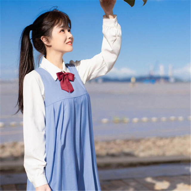 b站凉子同学持续掉粉,数据即将跌破百万,多条动态解释成效甚微