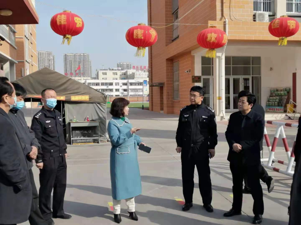 先後深入北順小學,紅旗小學,外國語學校等地實地學習校園周邊交