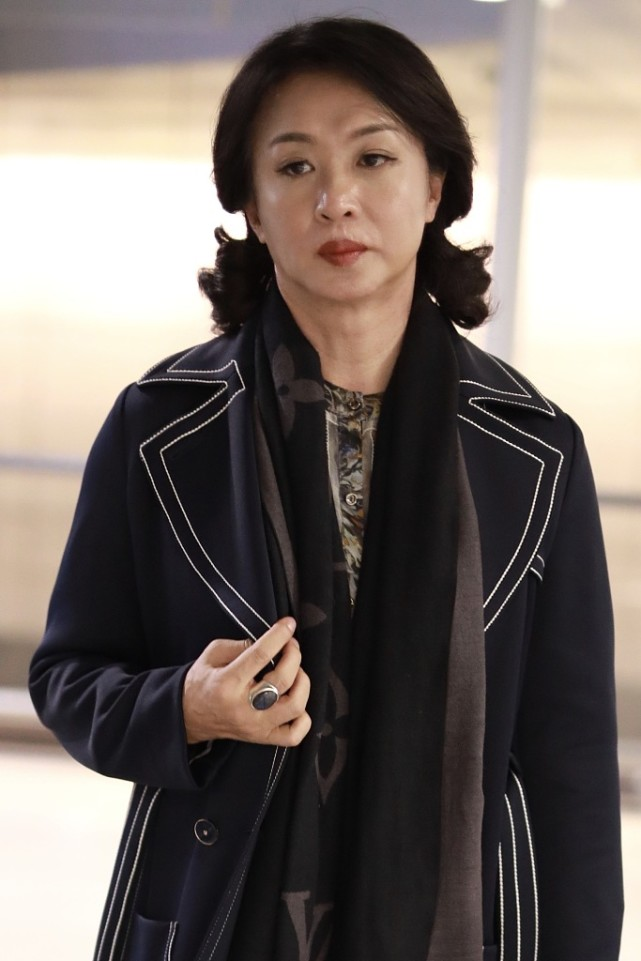 金星真是越老越有女人味,感觉骨子里带着贵气,走路都带着气度_腾讯