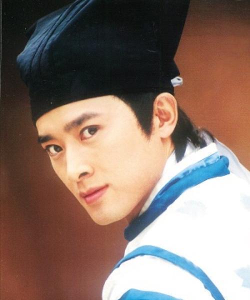 "公孙策"任泉:上戏毕业开饭店,旗下45家公司,妻子身份挺意外