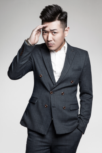 田源与妻子赵楠是在2008年结婚的,婚后还有一个可爱的儿子.