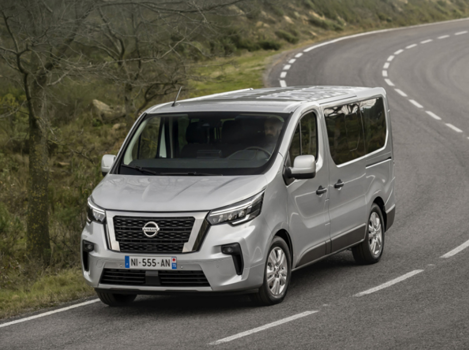 前排坐三人柴油20t发动机日产大面包简单又实用