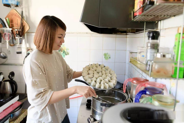 全职太太重返职场有多难做家务得不到尊重经济独立很重要