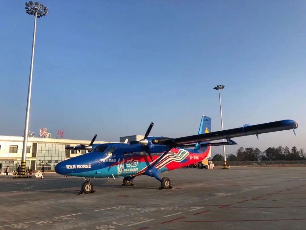 陇川腾冲陇川芒市短途运输航线成功首航