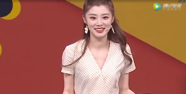 王牌女郎费费真实身份并不简单