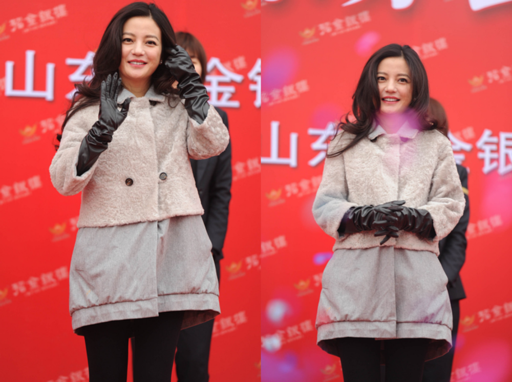 赵薇真有娇贵阔太范,戴黑色皮手套御寒,一点不会让自己受冻_腾讯新闻