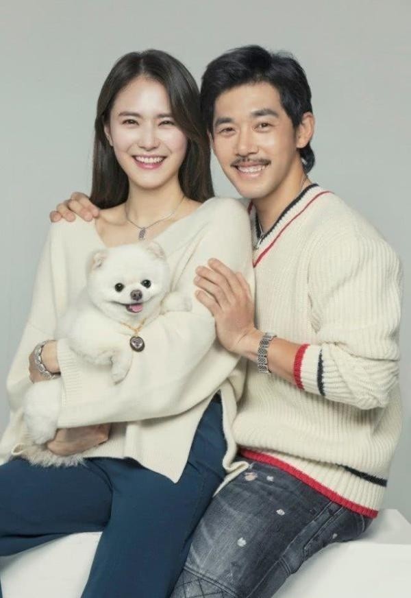 刘荷娜穿婆婆裤子躺公公腿上,被老公装的摄像机拍到,网友:一家的迷惑