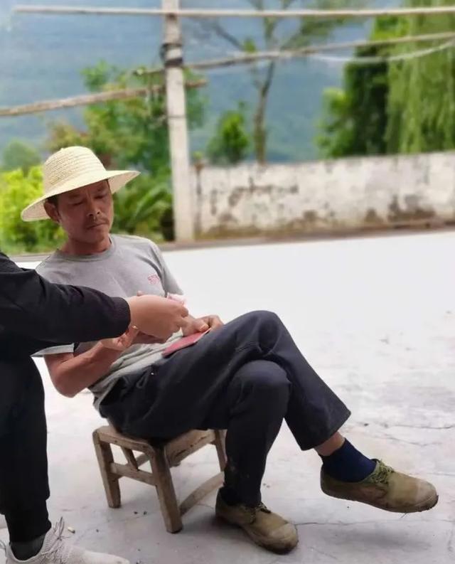 湖北恩施发生重大刑事案件 男子杀害岳父母后逃亡 警方悬赏10万元追凶 腾讯新闻