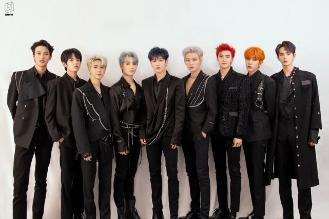 rise男团先是国内的一众选秀男团频频"塌房".