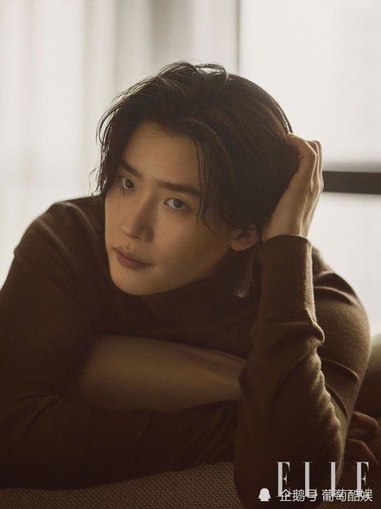 韩国艺人李钟硕最新杂志写真曝光