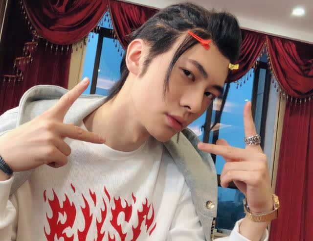 梁森光头太吸睛哪知长发模样火了这颜值不当门面可惜了