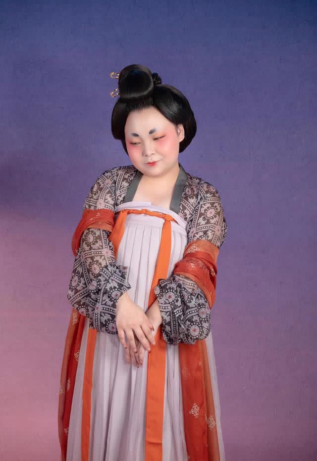 胸大胖妹子穿汉服图片