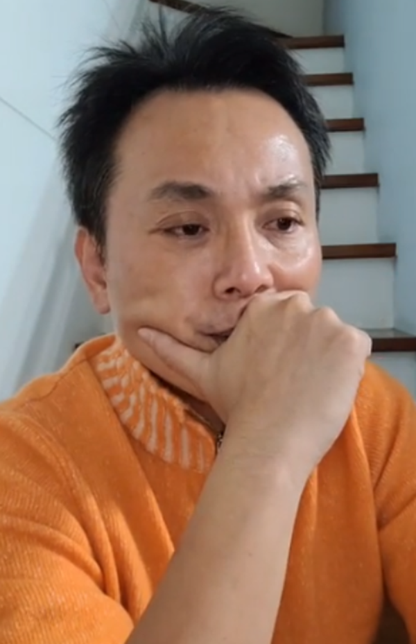 打开腾讯新闻,查看更多图片 >据悉,陈霆的女儿才13