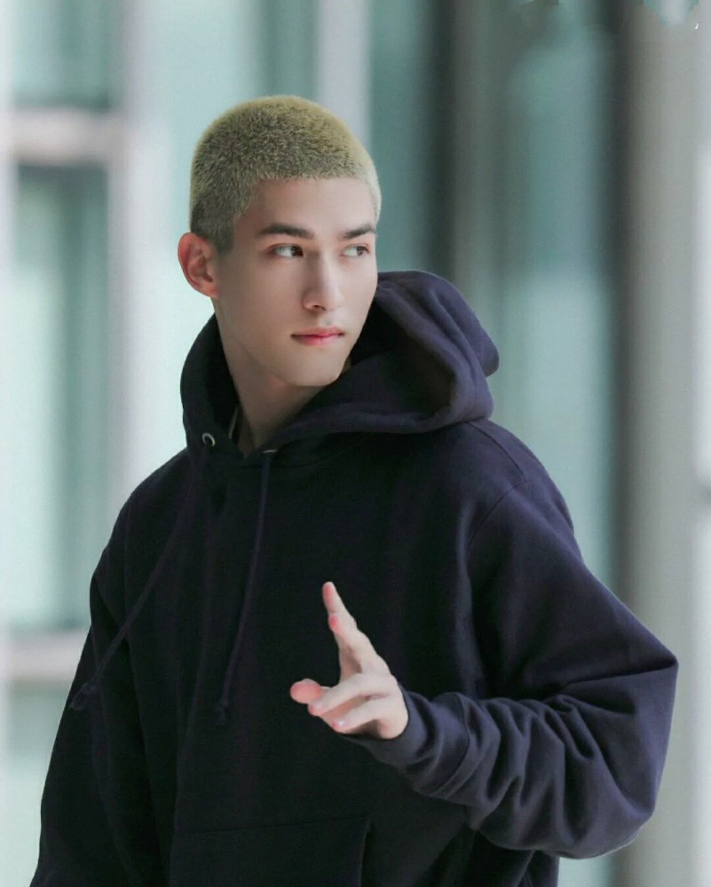 米卡(桥爪ミカ,mika hashizume),日美混血男团intersection团长