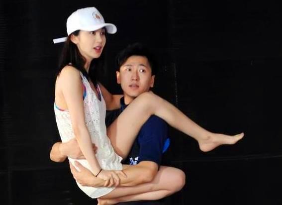 李菲儿太大牌装大姐大很夸张的冲着张馨予左小青一顿骂不红是有道理的