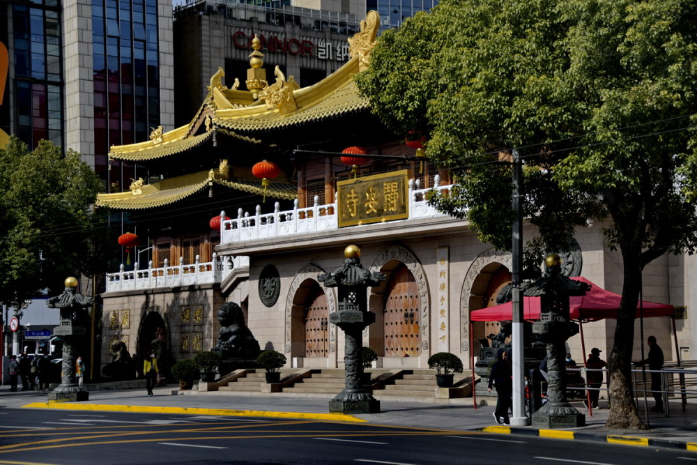 魔都深处金光灿灿的静安寺【严建设】