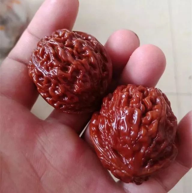 文玩核桃要想红得透亮,底子要打好