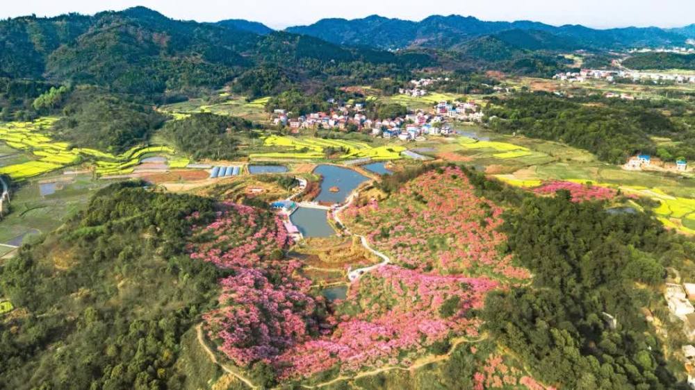 四峰山石桥水库步 上四峰看仙女,疑似瑶池落人间