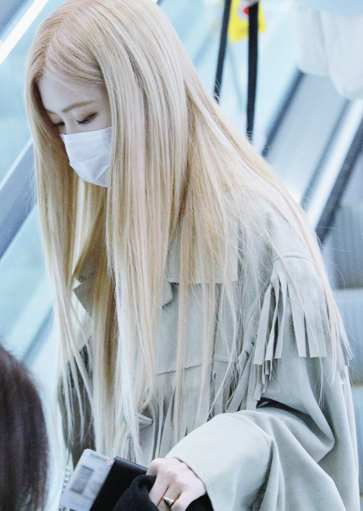 更新一组blackpink朴彩英机场图片