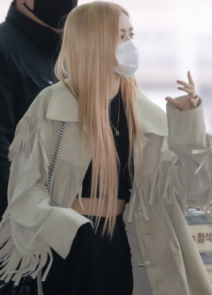 更新一组blackpink朴彩英机场图片