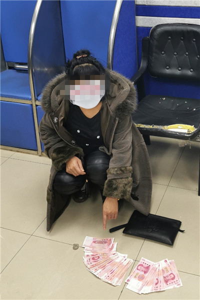 嫌疑人盗窃的钱包.