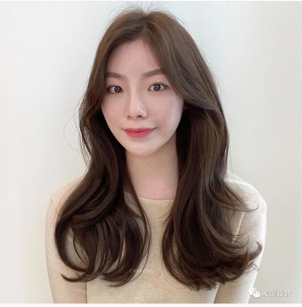 和八字刘海,云朵卷可以搭配空气刘海法式刘海也可以尝试这款云朵烫