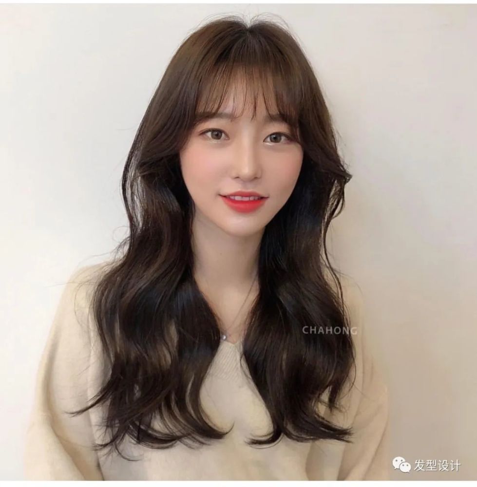 漫画刘海搭配云朵卷,精致可爱像个洋娃娃一样可爱啊,搭配棕发也很显