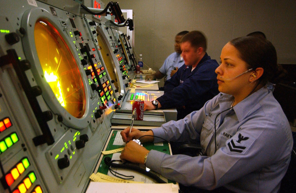 美军的兵不好当空中交通管制员入伍5年才能上岗女兵比例很高