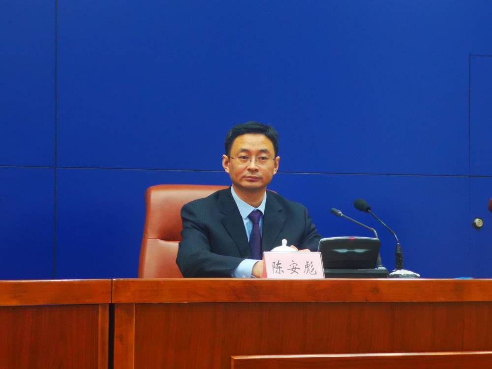 助力改善全市空气质量济南高新区正在生产纯电动渣土车可加速非道路