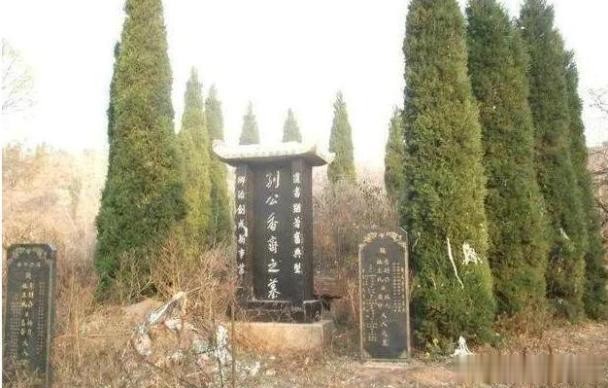 风水先生说:祖坟若有"这4种现象",后人必有福,非富即贵!
