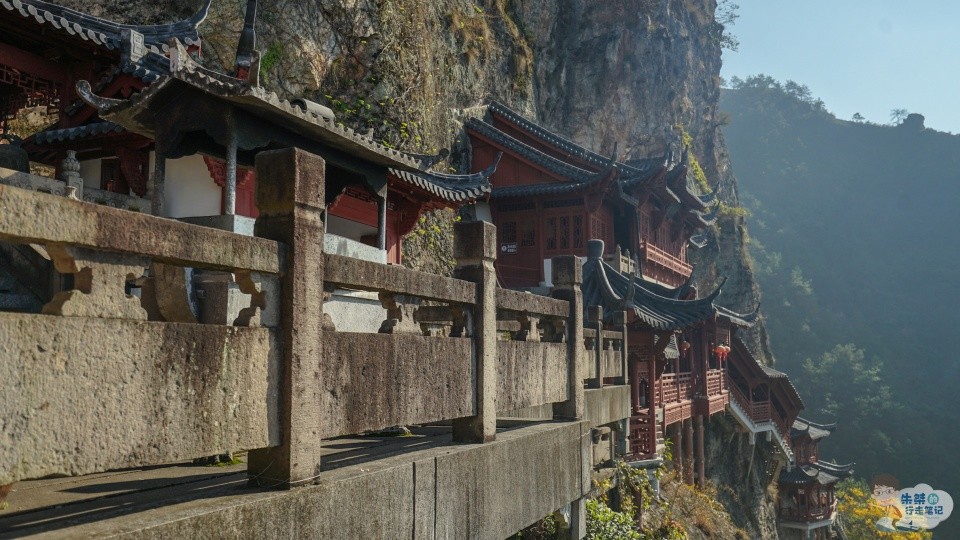 山无寺则无名，寺无山则不灵