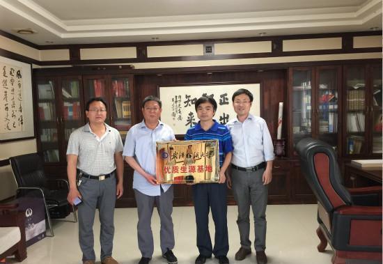 这两所得到清华青睐的高中,便是河南赫赫有名的商水一高,商水二高.