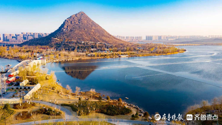 情报站兹山何峻秀济南这座华不注山如出水芙蓉拔地而起