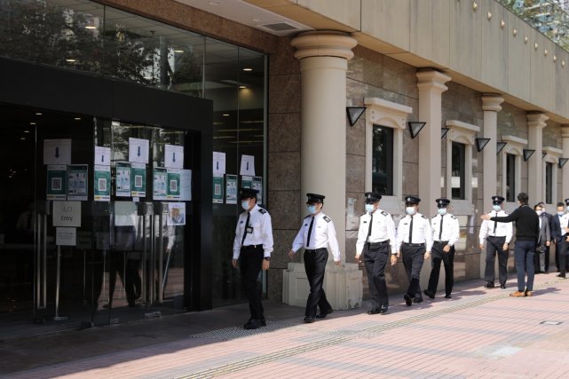 逾300名香港市民率先接种国产疫苗 还没被人捏一下痛 你们也快打 腾讯新闻