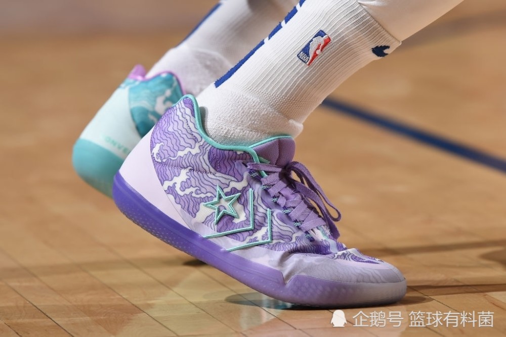 【今日球鞋】乔治上脚pg3 乌布雷钟爱鸳鸯配色_腾讯新闻