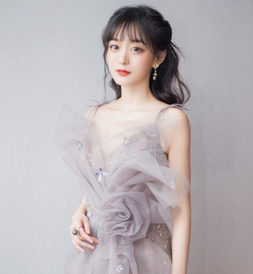 何泓姗恋上电竞教练像小说粉丝喊话姐姐快跑本尊回应熬夜五排