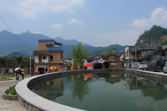 房租300几乎无人租,成女学生"奋斗港"|东莞|城中村|房租|溪头村