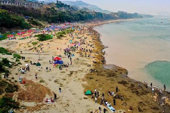 重庆人独有的"海滩",不出城的阳光沙滩,免费开放不需要预约