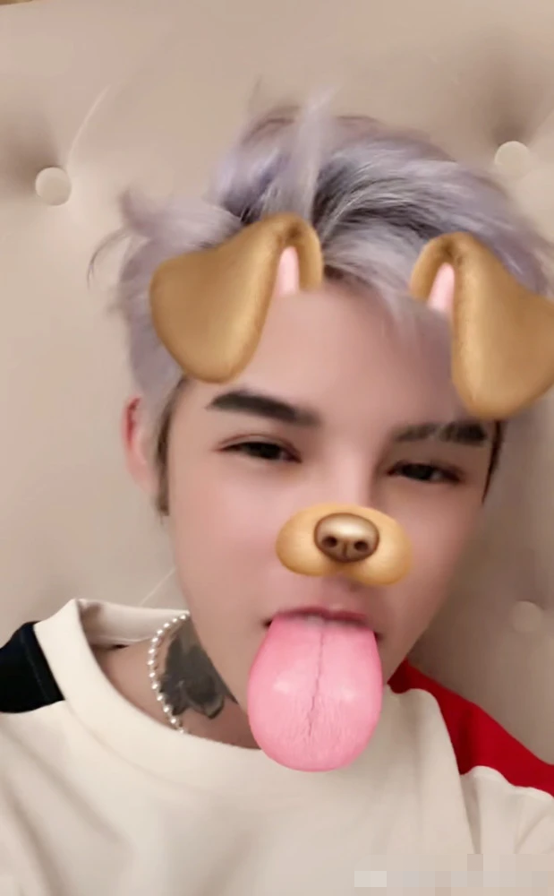 因而殷世航在个人社交平台上连续发了两条动态,一条给自己的脸做了