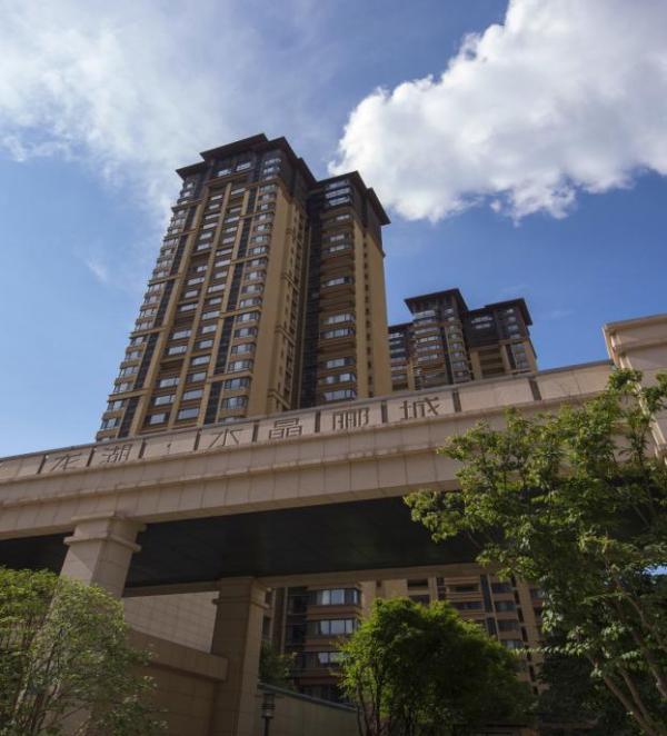 西安龙湖水晶郦城物业水平1级都没达到,自己定超1级的收费标准?