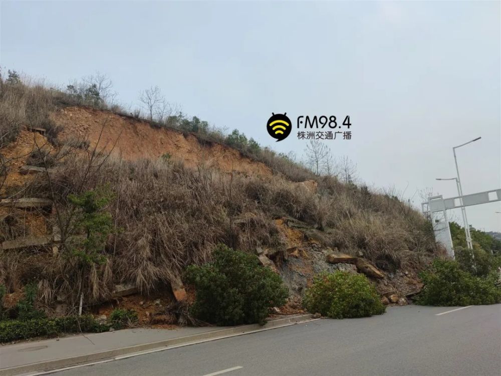 突发!株洲这条道路发生山体滑坡